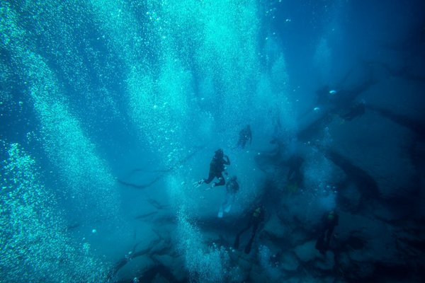 Quelles astuces pour créer une expérience immersive de théâtre dans le noir ?
