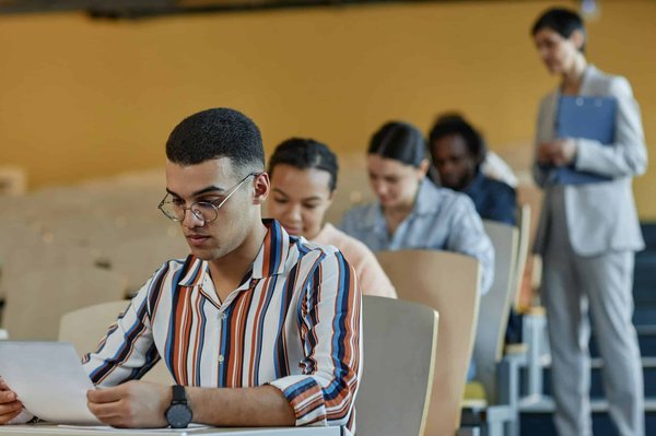Préparation des concours Accès : le pont vers les grandes écoles de commerce pour les étudiants Parisiens