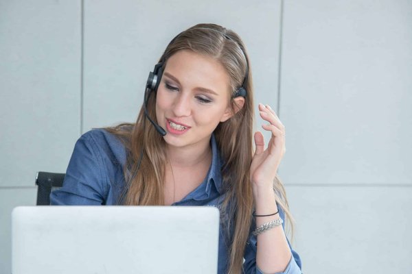 Contact téléphone : quelles sont les obligations sur les SAV des marques ?